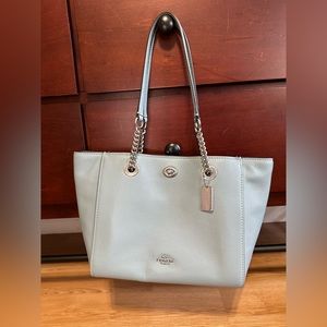 Coach women’s pebble turn lock chain tote